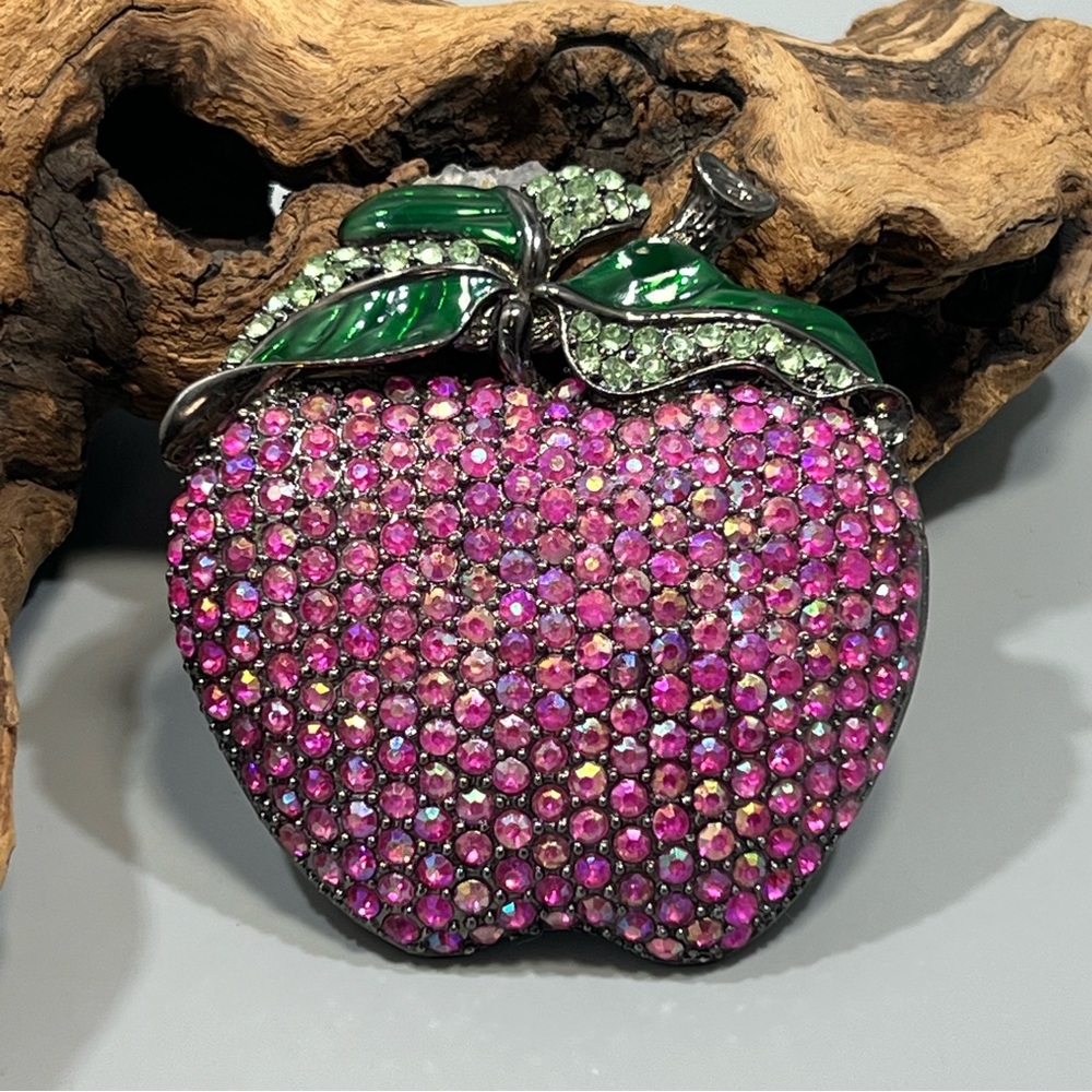 VTG Rare Red Iridescent Rhinestone Prong-Set Apple Belt Buckle With Stem Leaf
